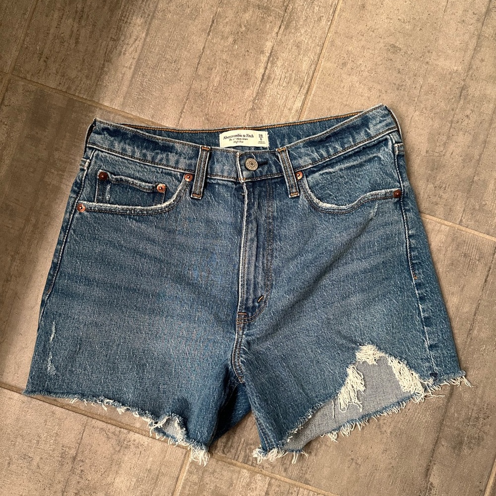 Abercrombie & Fitch The 4” Mom Short